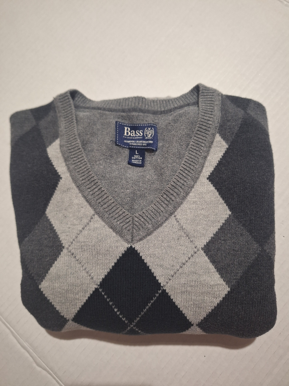 Bass Men’s Gray and Charcoal Argyle V-Neck Sweater